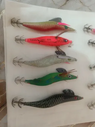 Señuelos de pesca variados