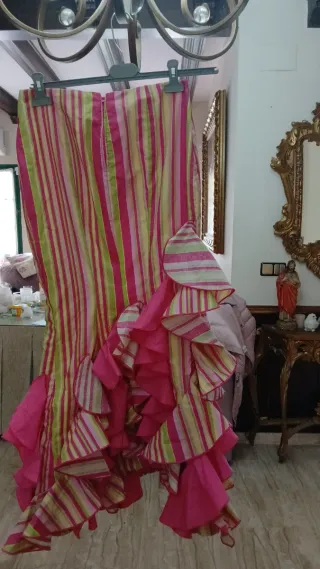 Falda rociera de volantes