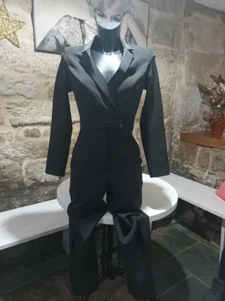 Mono negro elegante