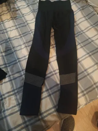 Mallas deportivas negras y grises