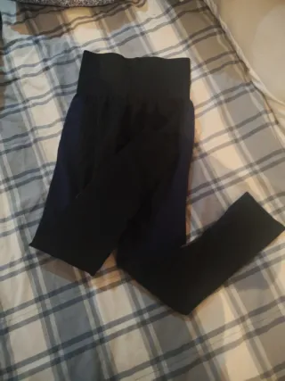 Mallas deportivas negras y grises