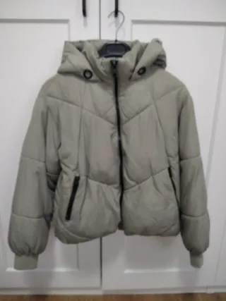 Cazadora acolchada verde oliva  Talla XS