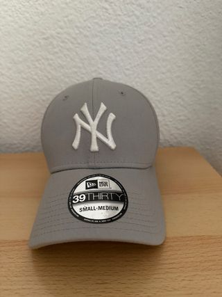Gorra New Era 39THIRTY Gris