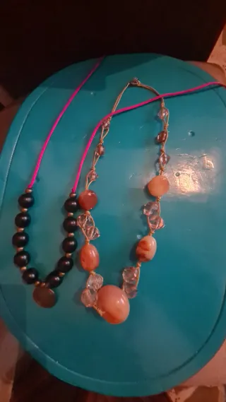 Collar de perlas y  color oro