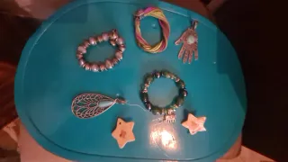 Collar de perlas y  color oro