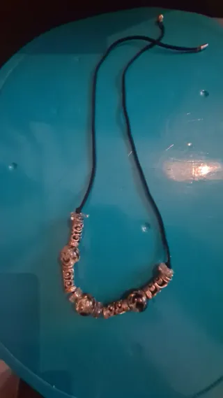 Collar de perlas y  color oro