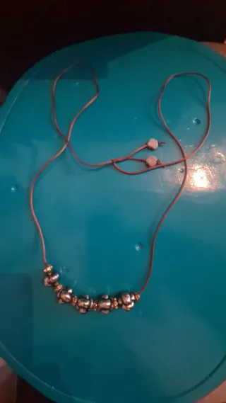 Collar de perlas y  color oro