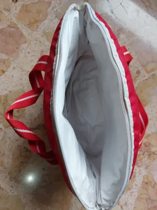 Nevera portátil roja