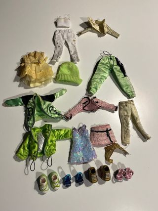 Lotto vestiti e scarpe Rainbow High