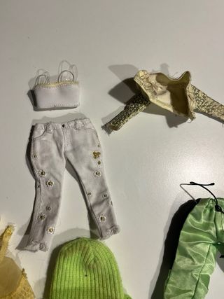 Lotto vestiti e scarpe Rainbow High