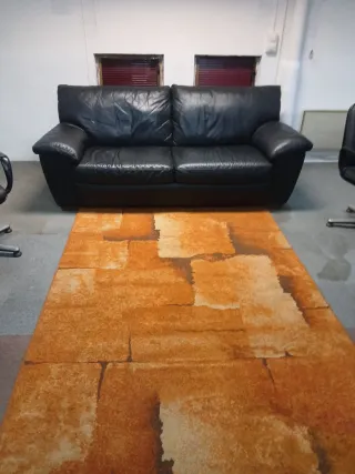 Divano in pelle nero a 3 posti