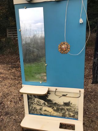 Paragüero vintage con espejo y luz