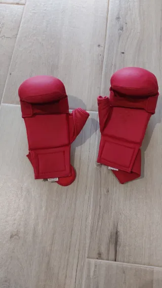 Guantillas de boxeo rojas