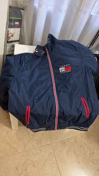 Chaqueta Tommy Hilfiger Azul y Roja