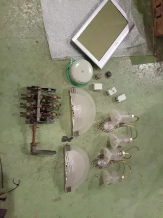 4 Focos Vintage y Componentes Eléctricos Antiguos