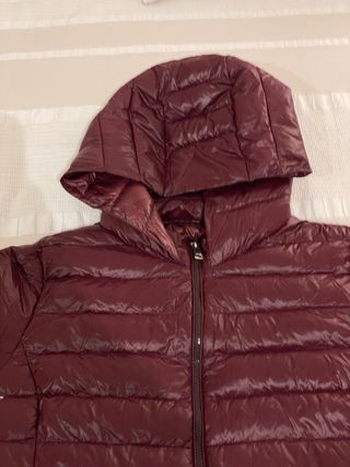 Chaqueta Cortefiel plumas acolchada granate XL