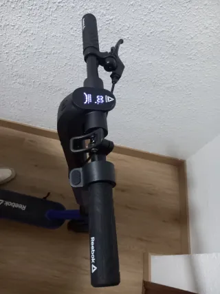 Patinete Eléctrico Reebok Casi Nuevo + Cargador