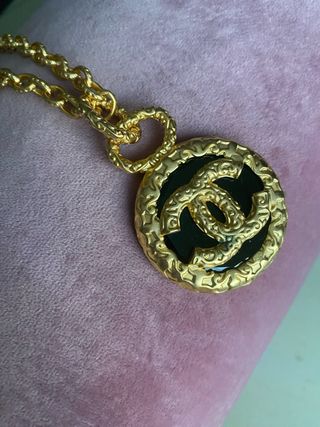 Colgante Chanel Dorado y Negro