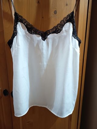 Blusa lencera Stradivarius M encaje negro