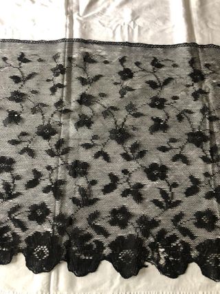 Pañuelos seda negros y velos antiguos