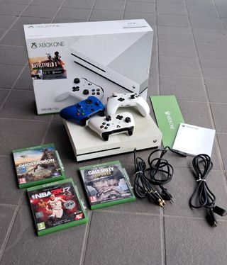 Xbox One S 500GB + 3 controller + 3 giochi