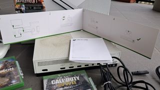 Xbox One S 500GB + 3 controller + 3 giochi