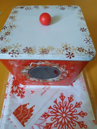 Biscottiera e tovaglia natalizia nuove