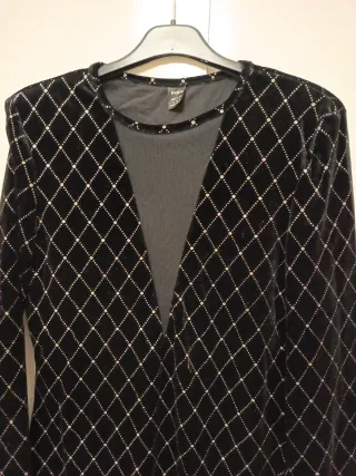 Vestido negro de fiesta con detalles plateados