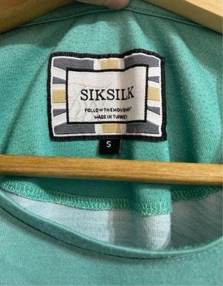 Camiseta SikSilk degradado verde y blanco