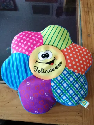 Lote de peluches: Mickey, oso y cojín