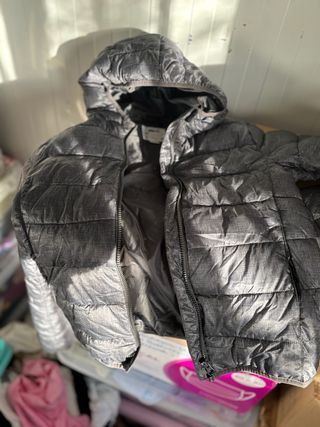 Abrigo acolchado gris para niño talla 10/11 años