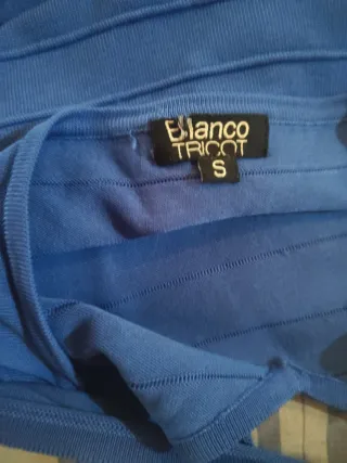 Vestido azul con espalda descubierta