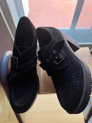 Zapatos negros con hebilla