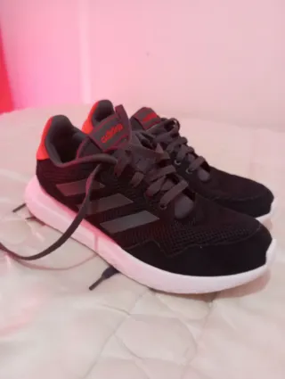 Zapatillas Adidas Negras y Rojas