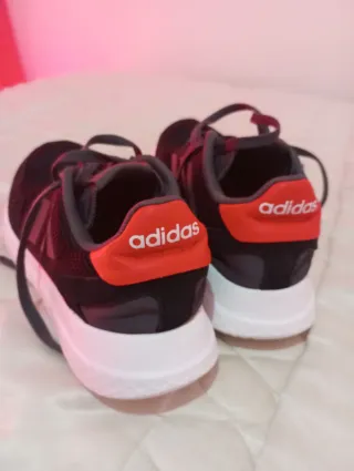 Zapatillas Adidas Negras y Rojas