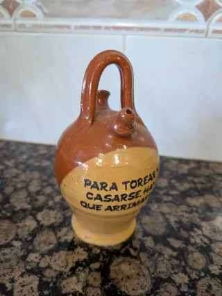 Botijo de cerámica divertido