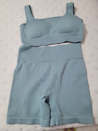 Conjunto de deporte tejido muy bueno