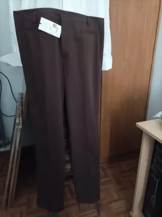 Pantalón marrón sin estrenar