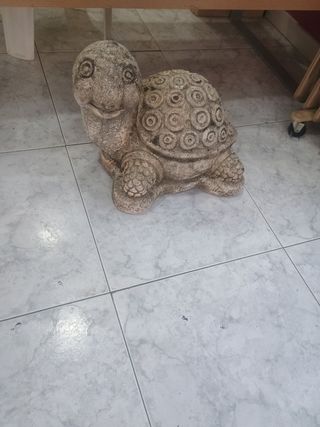 Tortuga de piedra decorativa