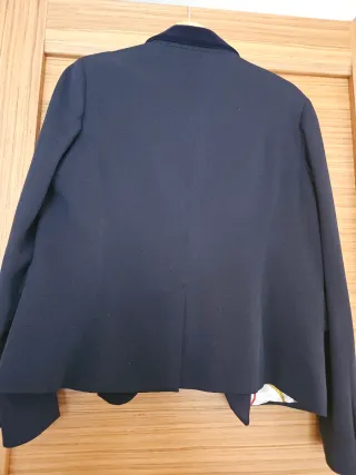 Giacca blu con inserti in camoscio.