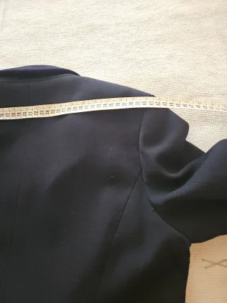 Giacca blu con inserti in camoscio.