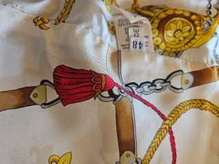 Giacca blu con inserti in camoscio.