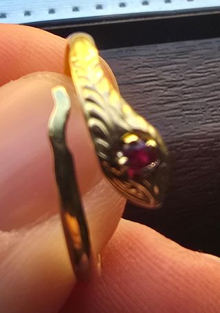 Anello serpente oro con rubino