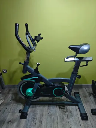 Bicicleta Estática Cecotec con soporte para móvil