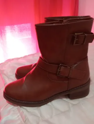 Botas de piel marrones nuevas