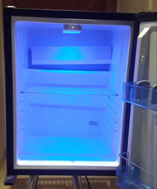 Mini nevera BTV  con seguridad NUEVA.