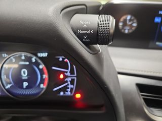 Lexus UX 2.0 250h Business