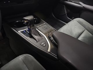 Lexus UX 2.0 250h Business