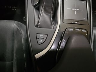 Lexus UX 2.0 250h Business