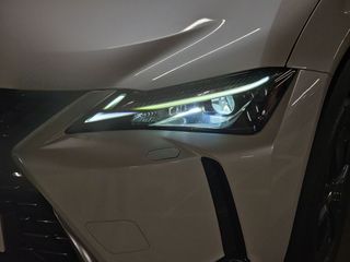 Lexus UX 2.0 250h Business